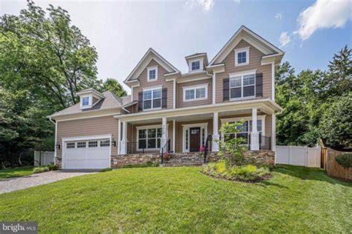 Best Arlington Woods Homes & Properties