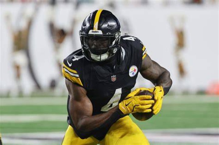 D.K. Metcalf Physique: The Anatomy of a Football Phenomenon