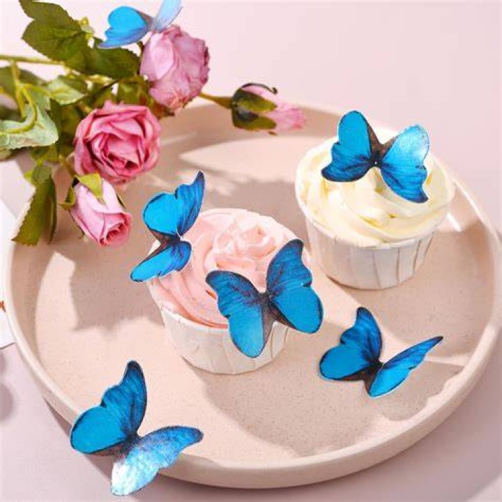 Delightful Layers: The Art of Pastel de Mariposa