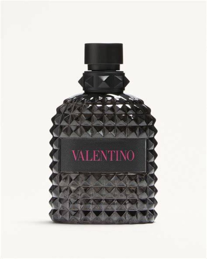 Discover the Perfect Amount: How Much Sprays of Valentino Uomo Intense?