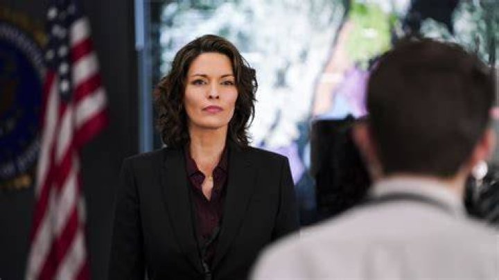Discovering Alana De La Garza: Height, Biography, and More