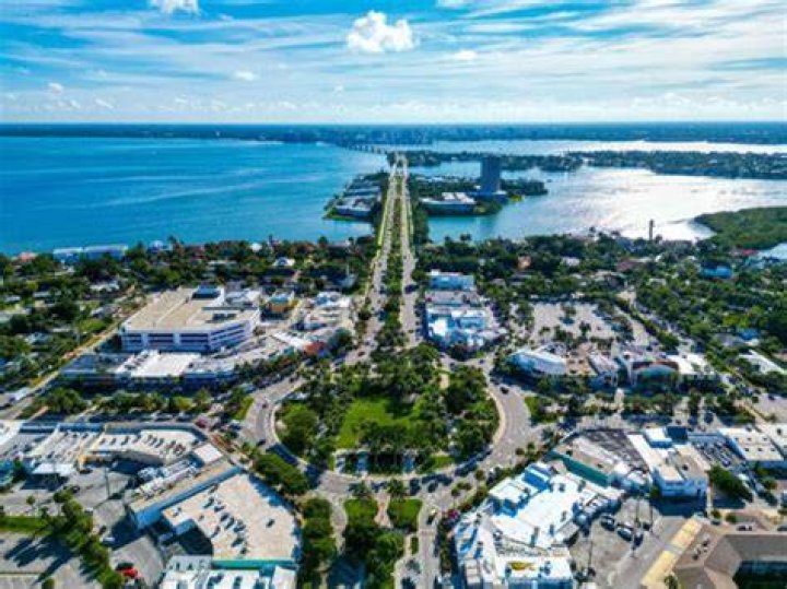 Discovering the Charm of Saint Armand Circle, Florida