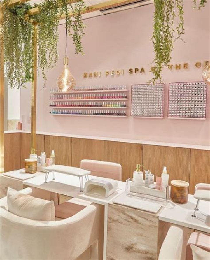 Discovering the Elegance of a Polished Nail Salon