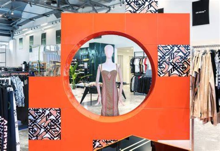 Erome: The Innovative Shopping Experience by Sophie Rain