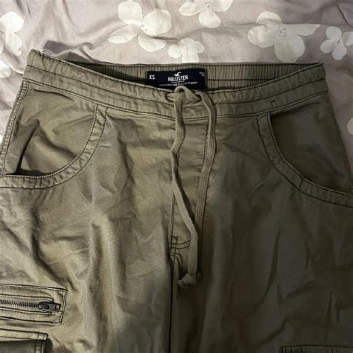 Everything You Need to Know About Hollister Cargo Pants