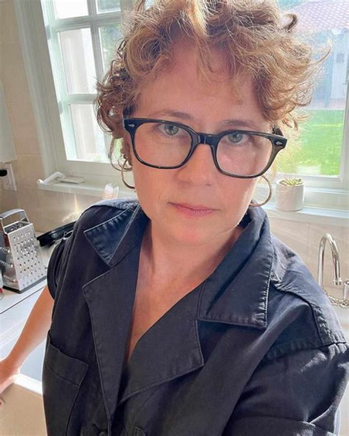 Exploring the Life and Career of Jenna Fischer: From The Office to Stardom