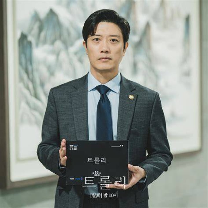 Exploring the Life and Career of Kim Moo Yeol
