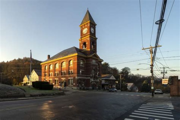 Exploring the Life and Contributions of Geoffrey Holt in Hinsdale, NH