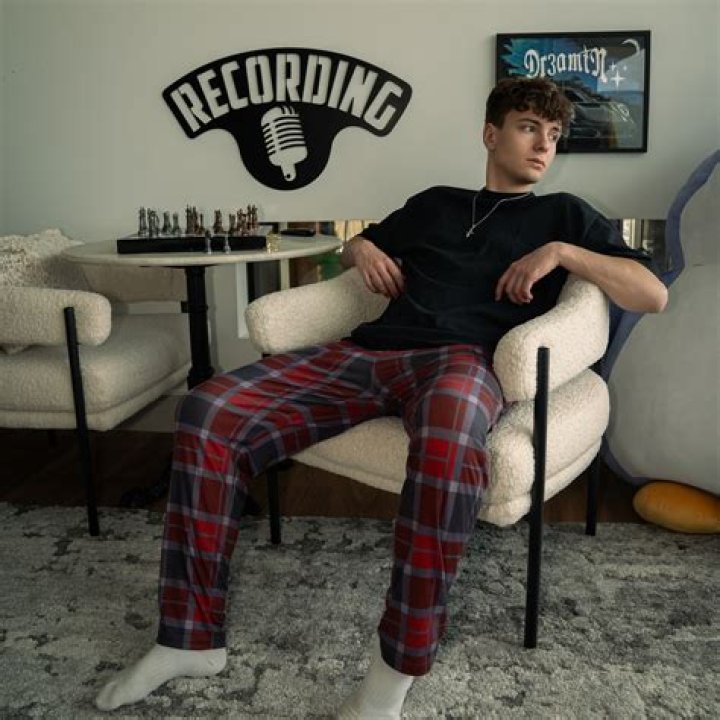 Exploring the Trend: dr3amin Clothing and Its Rise on Twitter