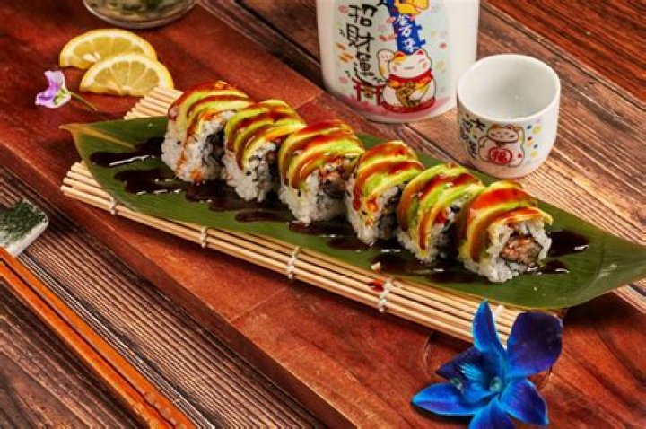 Fresh Haya Sushi: Delicious Rolls & More!