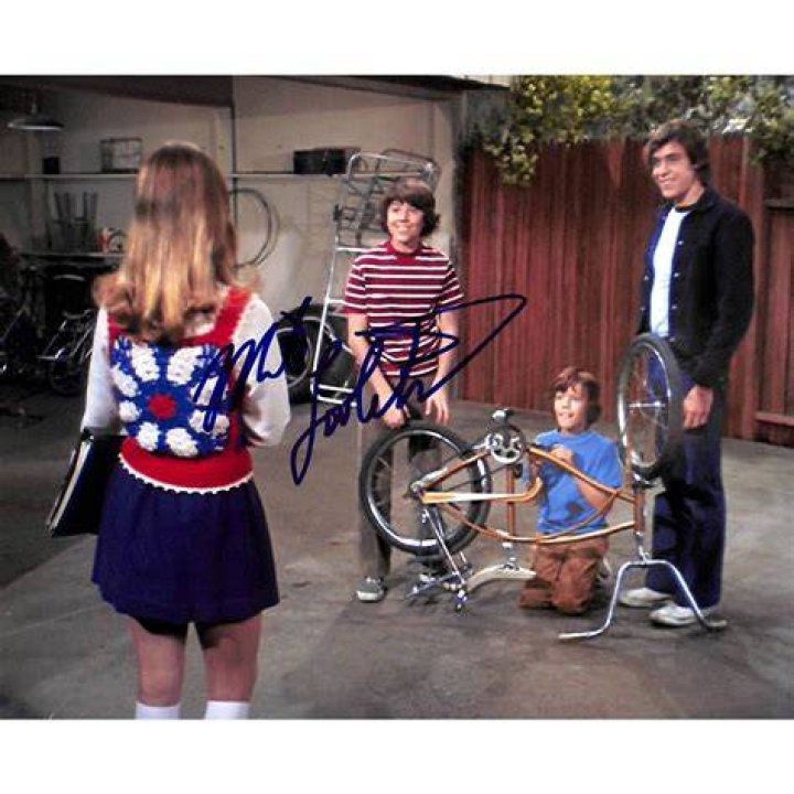 Get to Know Bobby Brady: The Beloved Middle Child