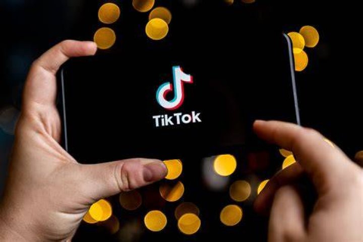 Heartfelt Journeys: Hostage Families Arriving in the US TikTok Sensation