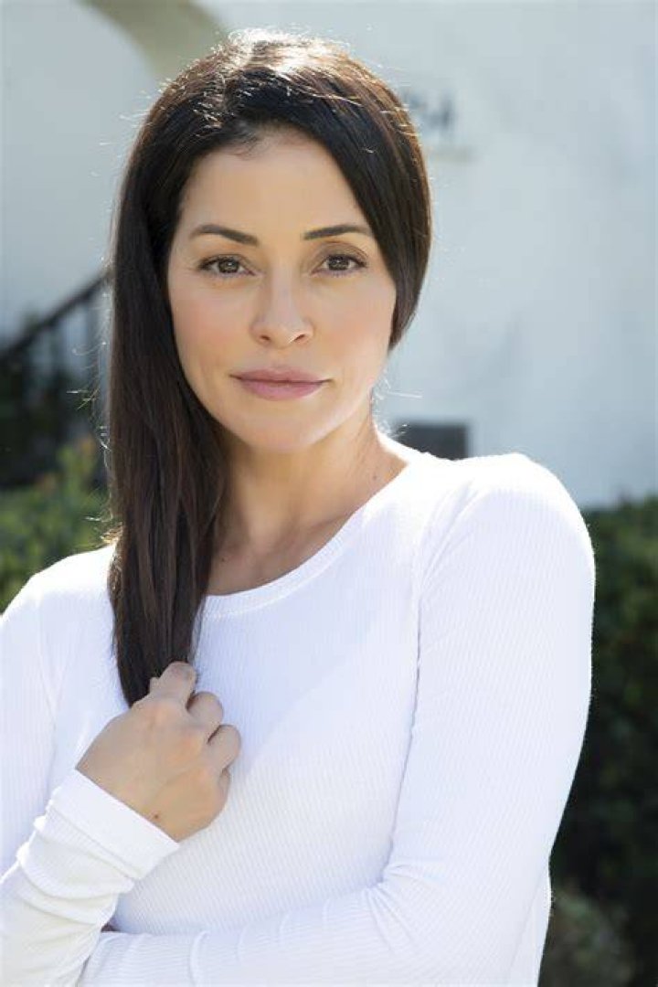 How Tall is Emmanuelle Vaugier? Unveiling the Mystery of Her Height