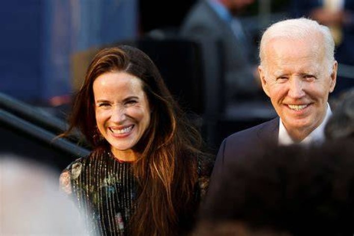 Joe Biden Showered with Daughter: Understanding the Context and Impact