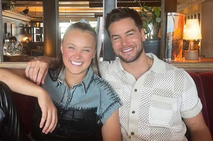 JoJo Siwa's Current Relationship Status: Everything You Need to Know