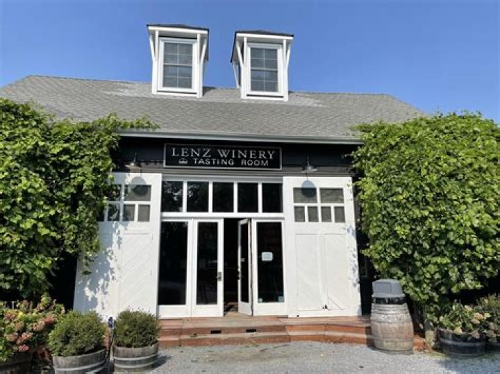 Lenz Winery: Award-Winning Wines & Tours