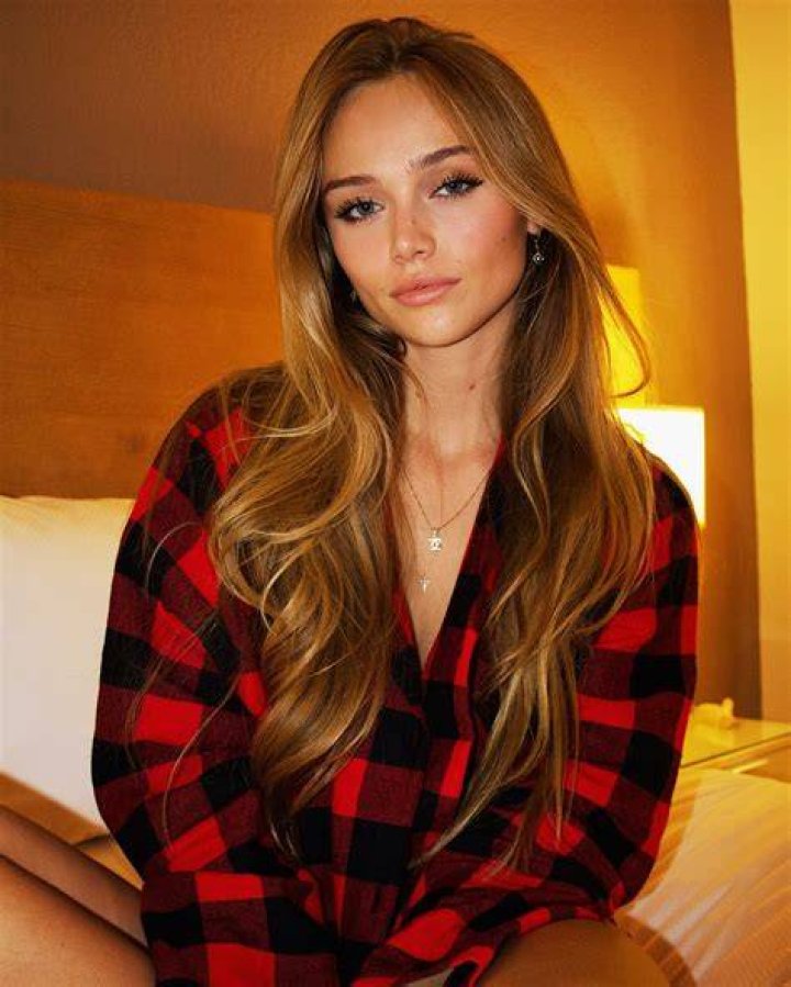 Lia Beldam: The Rising Star of Social Media and Fashion