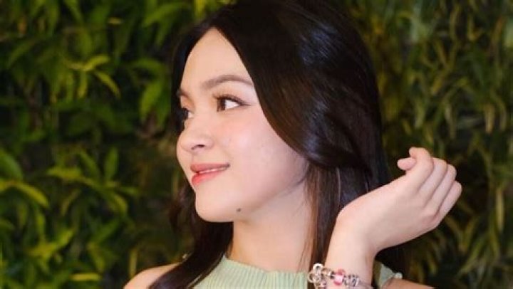 Lyn May: The Iconic Figure of Indonesian Entertainment