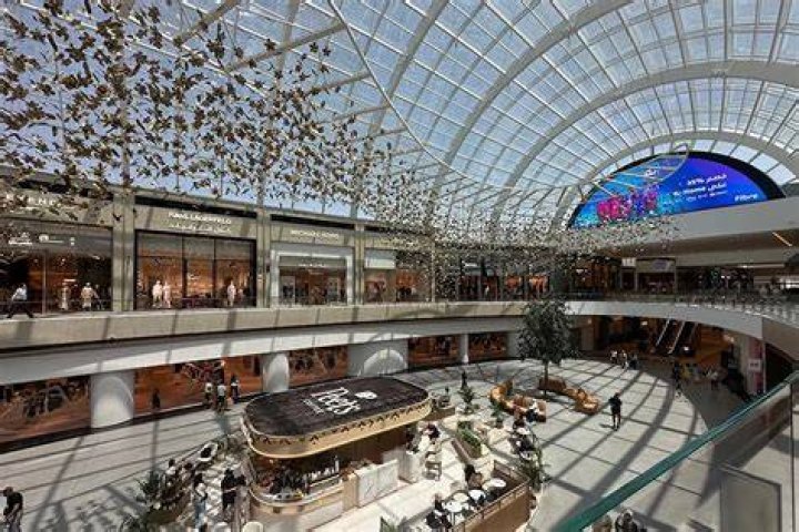 Mall Central: The Ultimate Shopping Destination