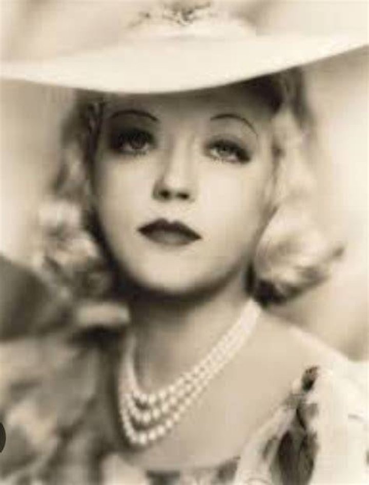 Marion Lorne: Stunning Views & Charming Town