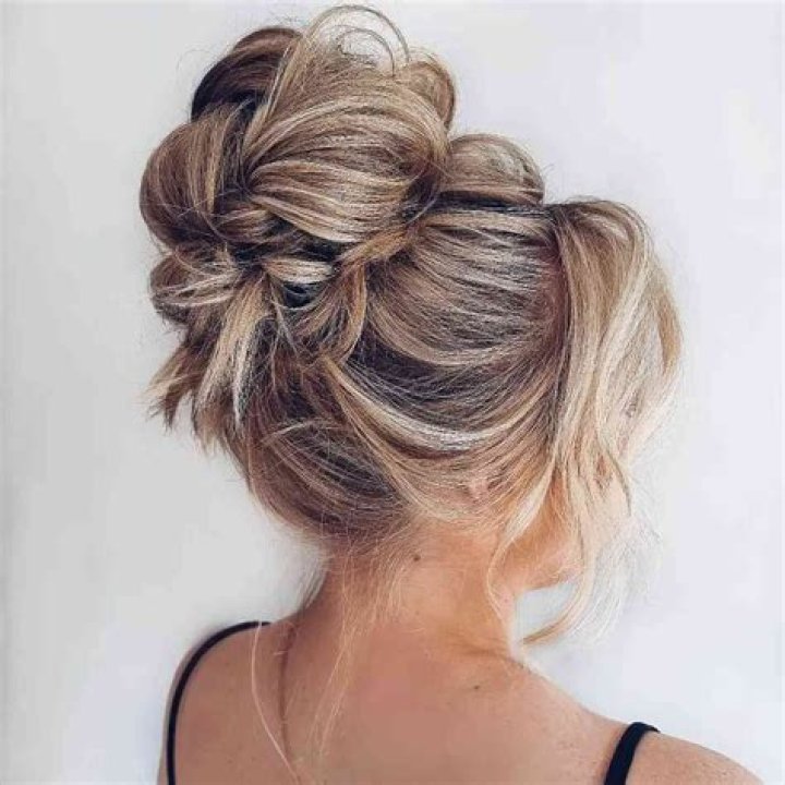 Mastering the Messy Updo: The Ultimate Guide to Effortless Elegance