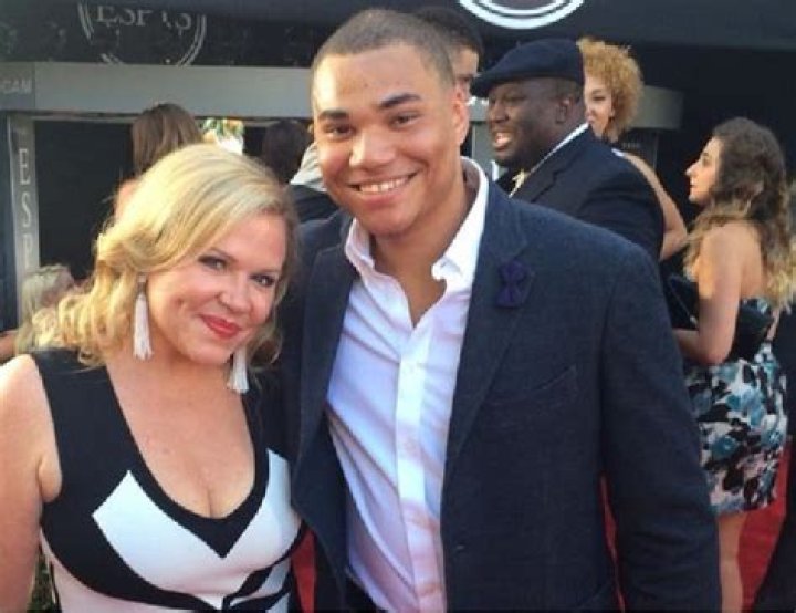 Meet Holly Rowe's Husband and Uncover Their Love Story