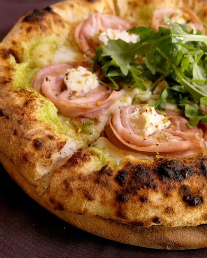 Noble Crust: The Pinnacle of Artisan Pizza Craftsmanship