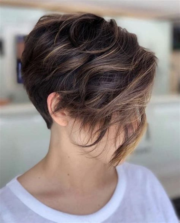 Short Hair in Front and Long in Back: The Ultimate Guide to Embracing this Trendy Hairstyle
