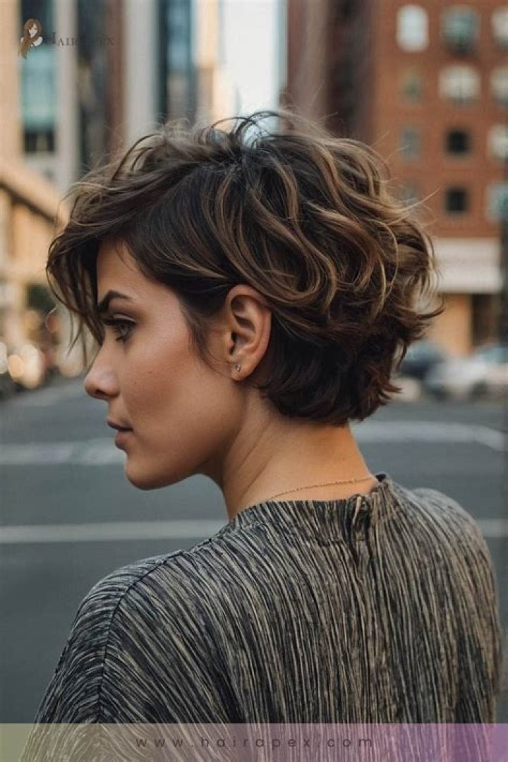 Short Wavy Hair: The Ultimate Guide to Embrace Your Stylish Locks