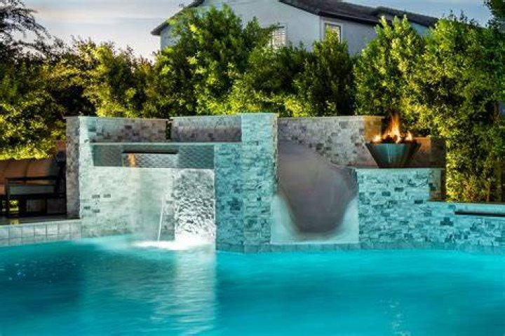 Stunning Jade Fountains: Exquisite Water Features