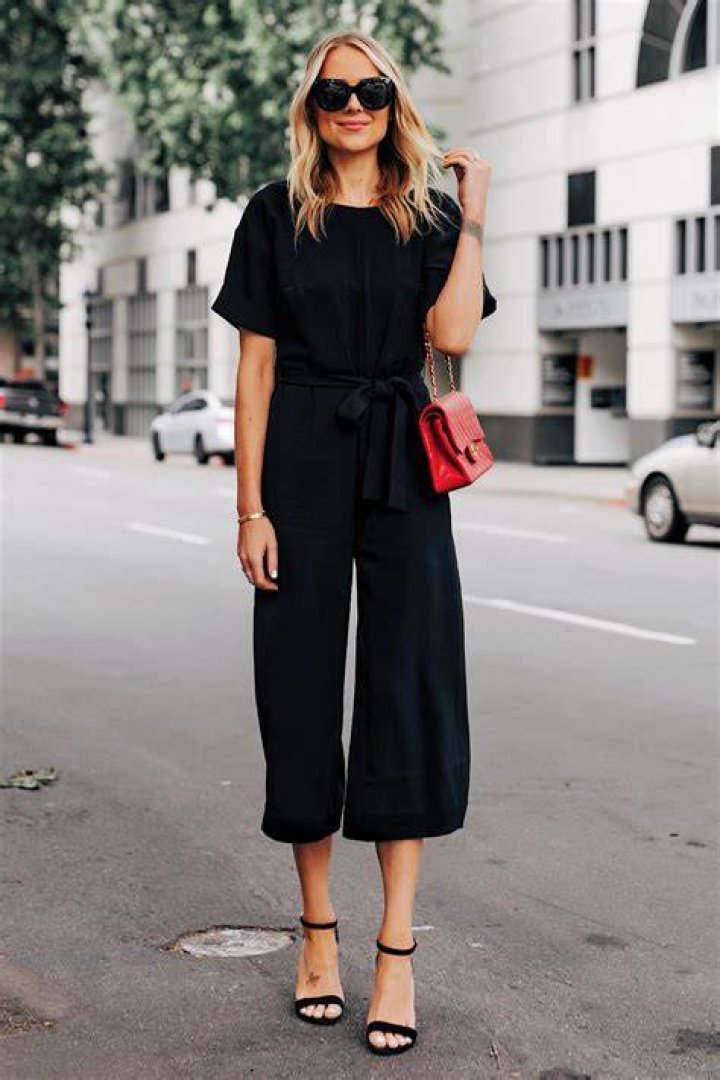 The Ultimate Guide to Red Jumpsuits: Style, Versatility, and Fashion Tips