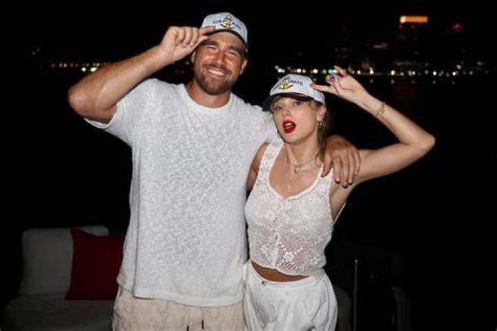Travis Kelce's Girlfriend: A Deep Dive into Their Relationship