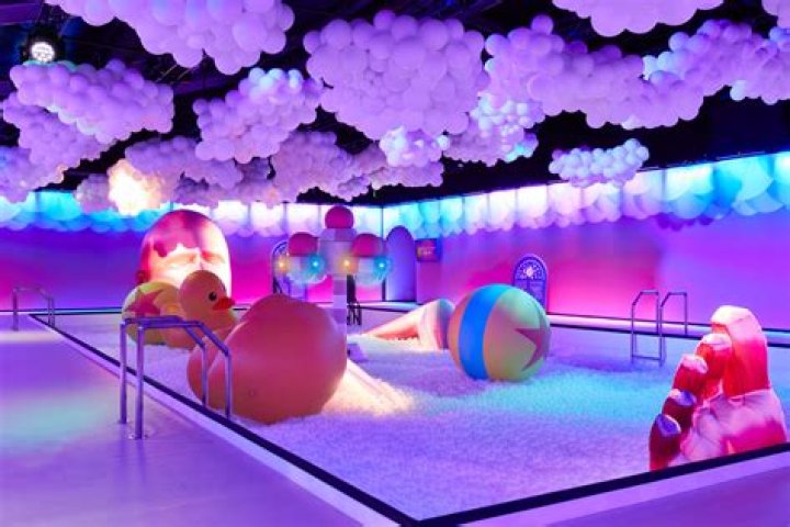 Unlocking the Wonders of Floating Sandbox: An Immersive Experience of Water and Craft