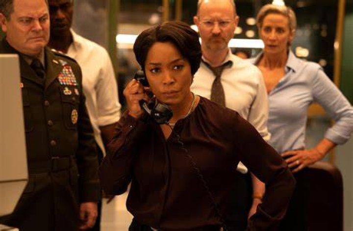 Unveiling Angela Bassett: The Icon Beyond the Screen and the Controversy of 