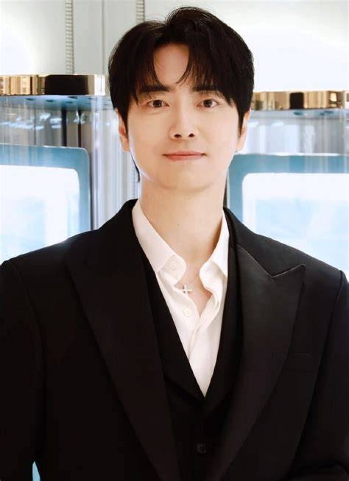 Unveiling the Charisma of Lee Joon Hyuk