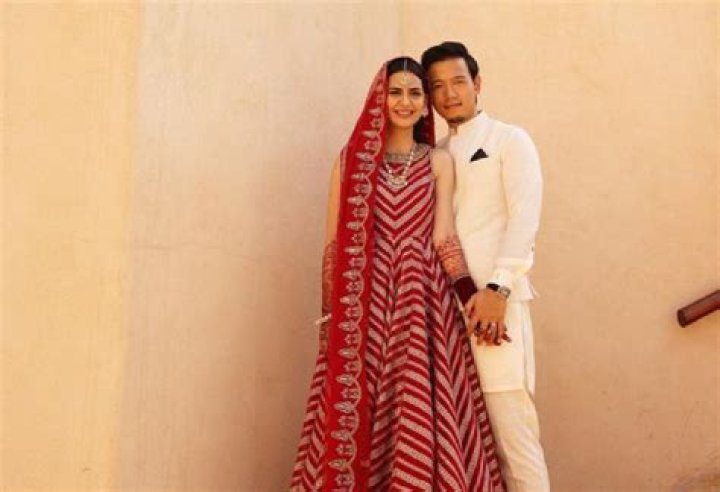 Unveiling the Life of Juan Gonzalez: The Man Behind the Epic Moments and His Beloved Wife