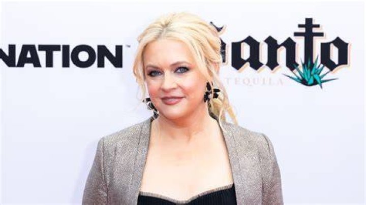 Unveiling the Net Worth of Melissa Joan Hart: A Journey Through Her Career and Success